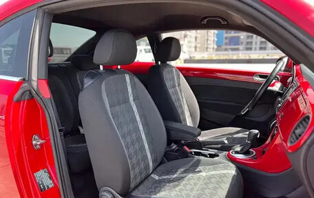 Volkswagen Beetle, 2018 год, 1 340 000 рублей, 13 фотография
