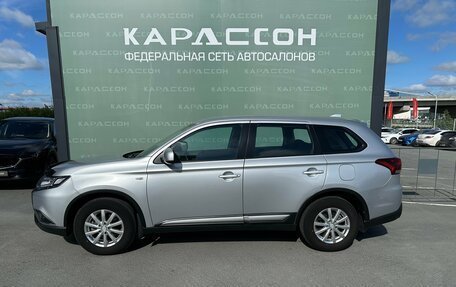 Mitsubishi Outlander III рестайлинг 3, 2020 год, 2 400 000 рублей, 3 фотография