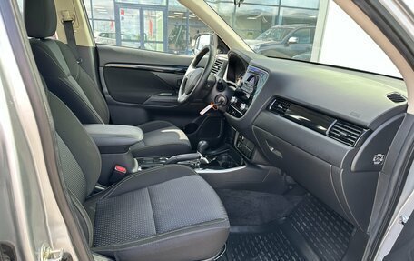 Mitsubishi Outlander III рестайлинг 3, 2020 год, 2 400 000 рублей, 7 фотография
