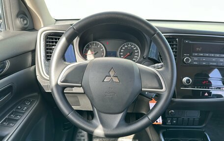 Mitsubishi Outlander III рестайлинг 3, 2020 год, 2 400 000 рублей, 5 фотография