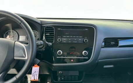 Mitsubishi Outlander III рестайлинг 3, 2020 год, 2 400 000 рублей, 10 фотография