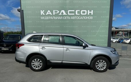 Mitsubishi Outlander III рестайлинг 3, 2020 год, 2 400 000 рублей, 4 фотография