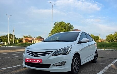 Hyundai Solaris II рестайлинг, 2015 год, 1 030 000 рублей, 1 фотография
