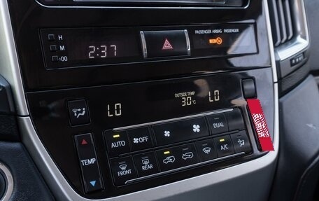 Toyota Land Cruiser 200, 2016 год, 4 450 000 рублей, 16 фотография