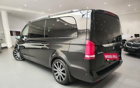 Mercedes-Benz V-Класс, 2019 год, 3 380 000 рублей, 4 фотография