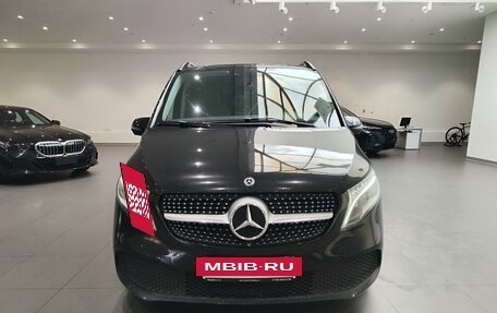Mercedes-Benz V-Класс, 2019 год, 3 380 000 рублей, 2 фотография