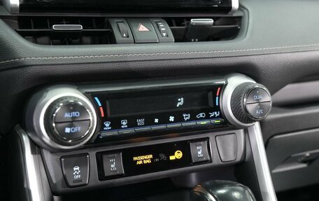 Toyota RAV4, 2019 год, 2 940 000 рублей, 32 фотография