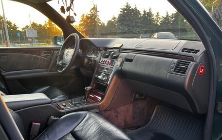 Mercedes-Benz E-Класс, 1996 год, 550 000 рублей, 8 фотография
