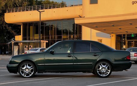 Mercedes-Benz E-Класс, 1996 год, 550 000 рублей, 2 фотография