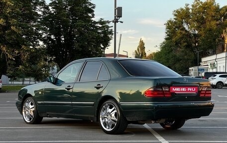 Mercedes-Benz E-Класс, 1996 год, 550 000 рублей, 3 фотография