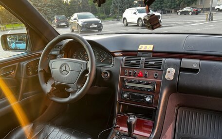 Mercedes-Benz E-Класс, 1996 год, 550 000 рублей, 12 фотография