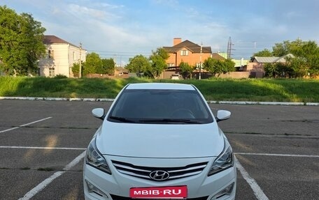 Hyundai Solaris II рестайлинг, 2015 год, 1 030 000 рублей, 3 фотография