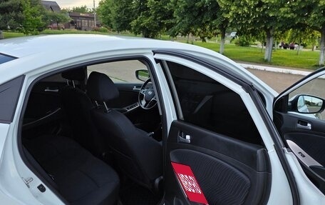 Hyundai Solaris II рестайлинг, 2015 год, 1 030 000 рублей, 22 фотография