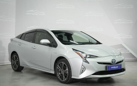 Toyota Prius IV XW50, 2017 год, 1 530 000 рублей, 4 фотография