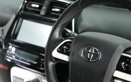 Toyota Prius IV XW50, 2017 год, 1 530 000 рублей, 21 фотография