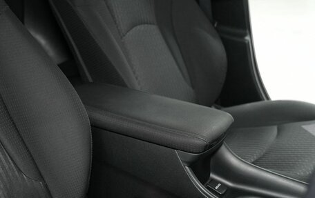Toyota Prius IV XW50, 2017 год, 1 530 000 рублей, 23 фотография