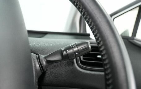 Toyota Prius IV XW50, 2017 год, 1 530 000 рублей, 29 фотография