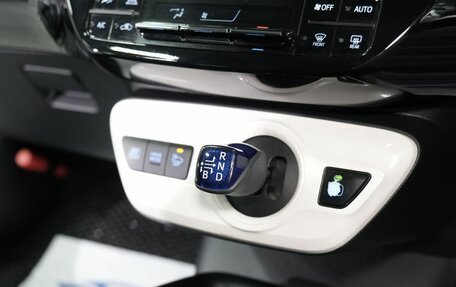 Toyota Prius IV XW50, 2017 год, 1 530 000 рублей, 25 фотография