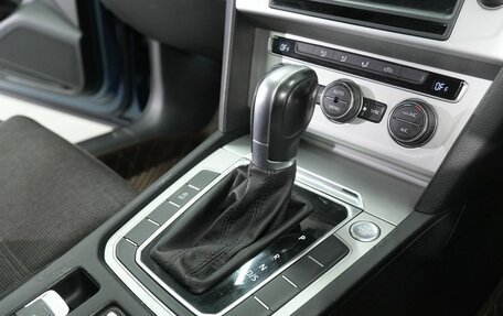 Volkswagen Passat B8 рестайлинг, 2015 год, 1 570 000 рублей, 28 фотография