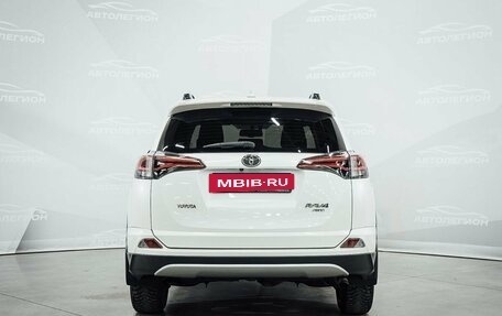 Toyota RAV4, 2017 год, 2 670 000 рублей, 6 фотография