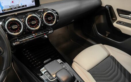 Mercedes-Benz A-Класс, 2019 год, 1 832 000 рублей, 14 фотография