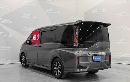 Honda Stepwgn IV, 2017 год, 2 450 000 рублей, 3 фотография