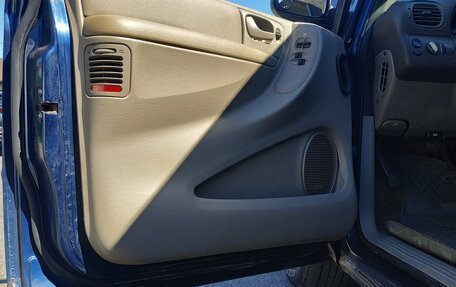 Chrysler Voyager IV, 2001 год, 205 000 рублей, 7 фотография