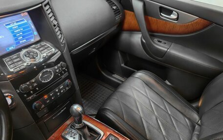 Infiniti QX70, 2017 год, 3 500 000 рублей, 14 фотография