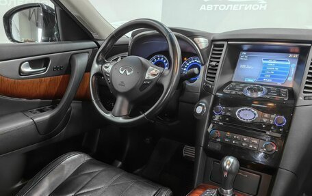 Infiniti QX70, 2017 год, 3 500 000 рублей, 15 фотография