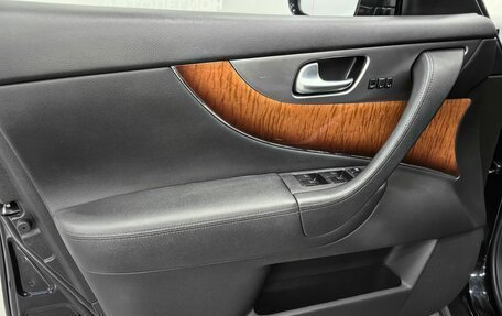 Infiniti QX70, 2017 год, 3 500 000 рублей, 28 фотография