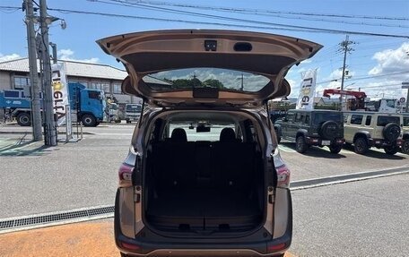 Toyota Sienta II, 2022 год, 1 000 000 рублей, 7 фотография
