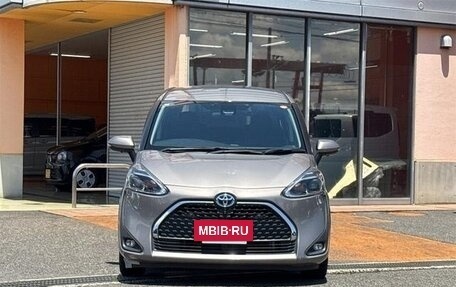 Toyota Sienta II, 2022 год, 1 000 000 рублей, 2 фотография
