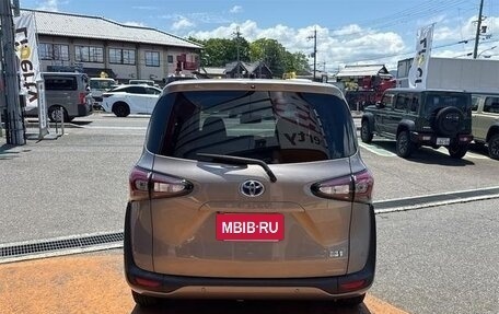 Toyota Sienta II, 2022 год, 1 000 000 рублей, 5 фотография