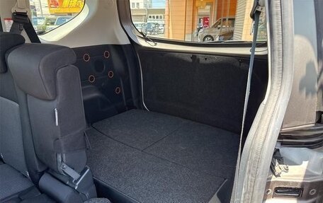 Toyota Sienta II, 2022 год, 1 000 000 рублей, 15 фотография