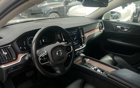 Volvo V60 Cross Country II, 2019 год, 3 999 000 рублей, 7 фотография
