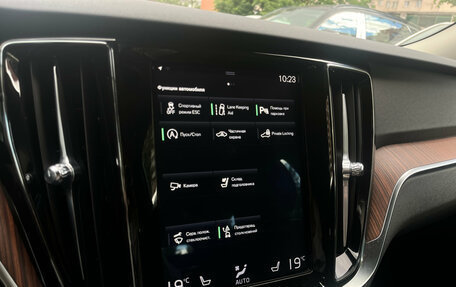 Volvo V60 Cross Country II, 2019 год, 3 999 000 рублей, 13 фотография