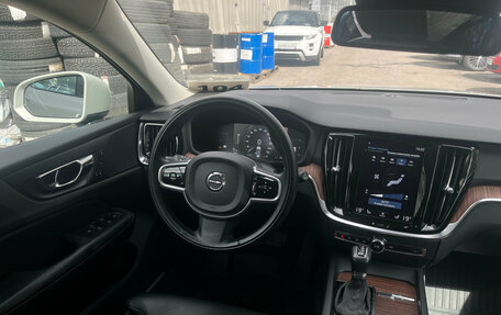 Volvo V60 Cross Country II, 2019 год, 3 999 000 рублей, 8 фотография