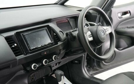 Honda Fit, 2020 год, 1 300 000 рублей, 17 фотография