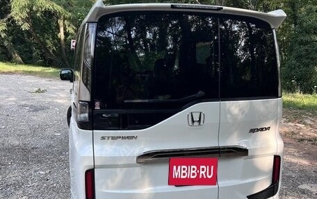 Honda Stepwgn IV, 2021 год, 2 195 000 рублей, 3 фотография