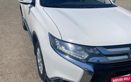 Mitsubishi Outlander III рестайлинг 3, 2017 год, 1 680 000 рублей, 3 фотография
