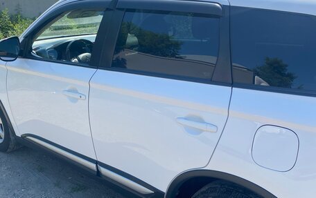 Mitsubishi Outlander III рестайлинг 3, 2017 год, 1 680 000 рублей, 8 фотография