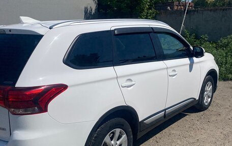 Mitsubishi Outlander III рестайлинг 3, 2017 год, 1 680 000 рублей, 11 фотография