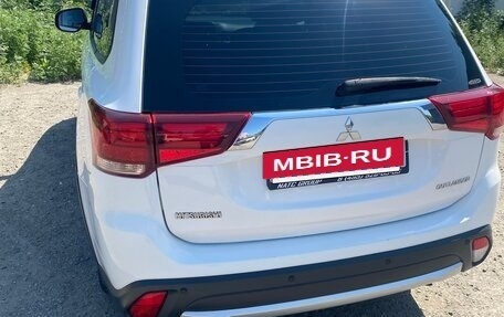 Mitsubishi Outlander III рестайлинг 3, 2017 год, 1 680 000 рублей, 6 фотография