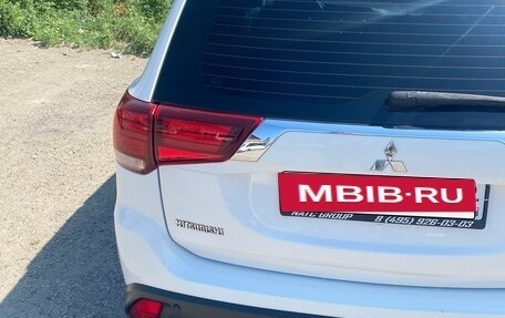 Mitsubishi Outlander III рестайлинг 3, 2017 год, 1 680 000 рублей, 9 фотография