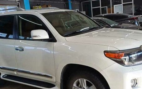 Toyota Land Cruiser 200, 2015 год, 5 000 000 рублей, 2 фотография