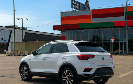 Volkswagen T-Roc I, 2022 год, 1 840 000 рублей, 3 фотография