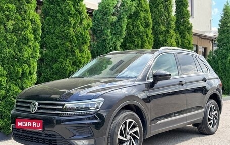 Volkswagen Tiguan II, 2018 год, 2 675 000 рублей, 1 фотография
