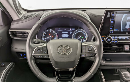Toyota Highlander, 2021 год, 4 995 000 рублей, 25 фотография