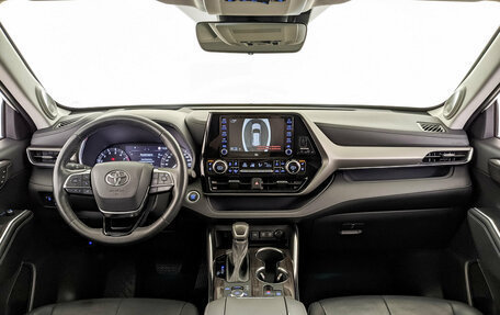Toyota Highlander, 2021 год, 4 995 000 рублей, 16 фотография