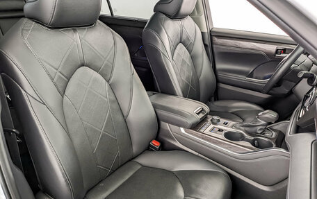 Toyota Highlander, 2021 год, 4 995 000 рублей, 27 фотография